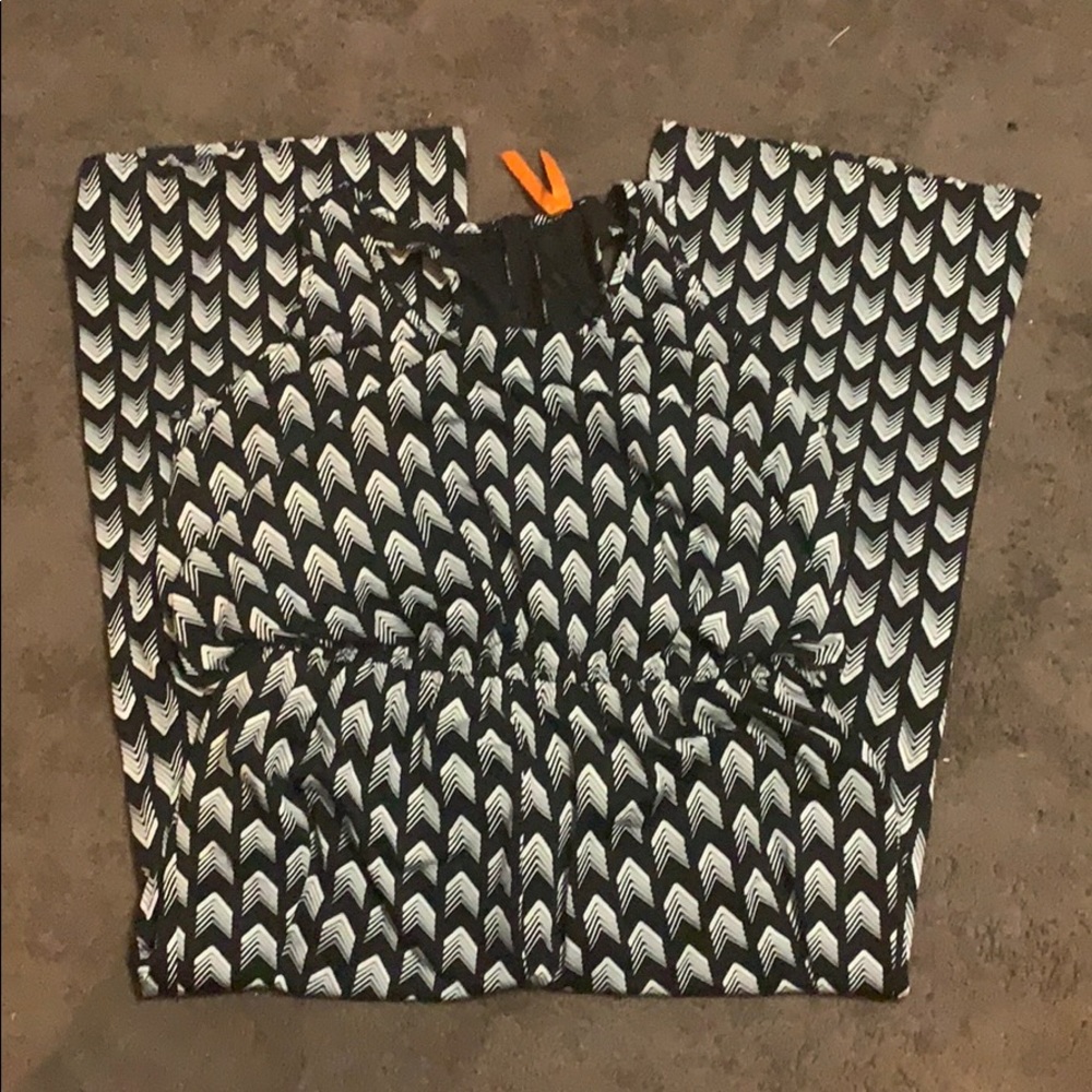 Black and white arrowed jumper